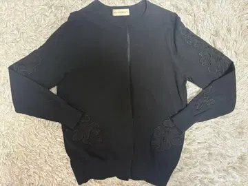 이네드 레이스 자수입힌 긴팔 가디건 블랙