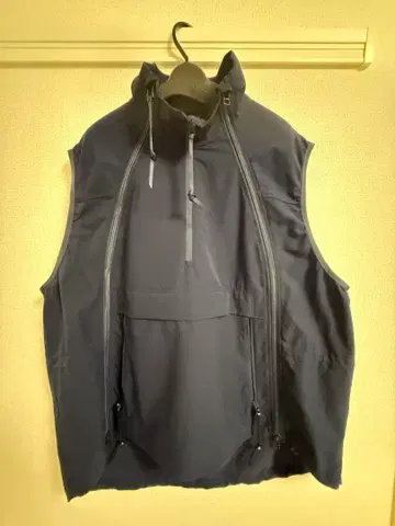 네이비 베스트 프론트 지퍼 포함