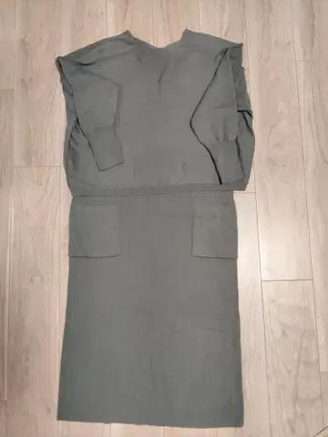 PLST 플라스테 셋업 긴팔 니트 슬리브리스 원피스 카키