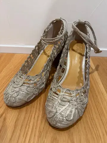 츠모리치사토 실버 레이스 파티 펌프스