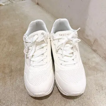 SKECHERS 화이트 스니커즈