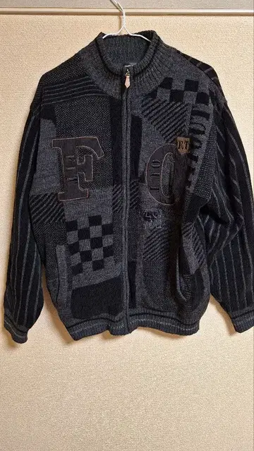 새상품급 본조바네, FITOUT 니트 블루종