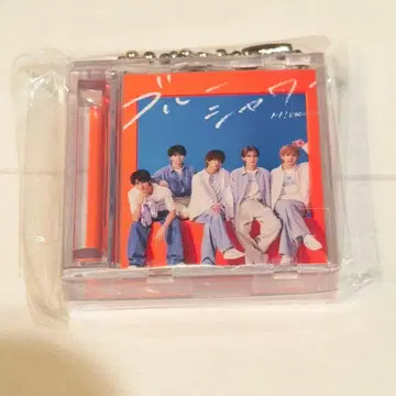 M!LK POP UP EVENT 미니 재킷 키링 블루 샤워