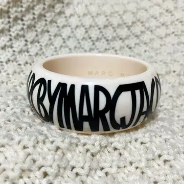 MARC BY MARC JACOBS 로고 뱅글 화이트