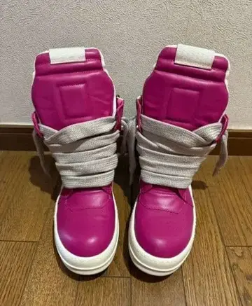 핑크 하이컷 스니커즈 토트백 포함