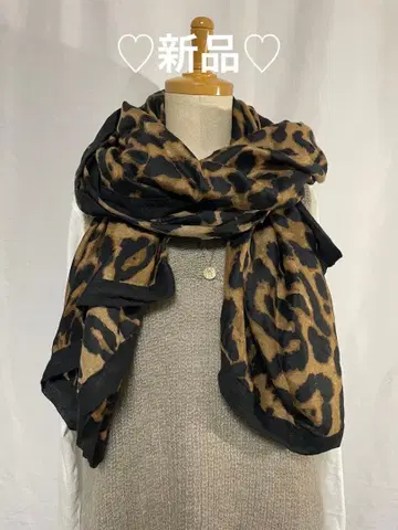 새상품 택 포함 레오파드 무늬 대형 스카프 베이지/블랙