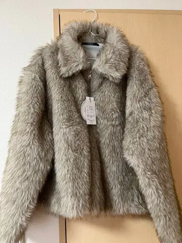 OPAL 베이지 퍼 카라 부착 자켓