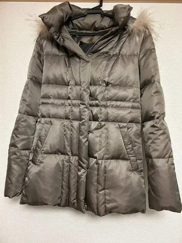 카키 후드 부착 다운 자켓