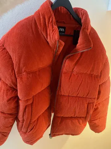 ZARA 다운 빨간색