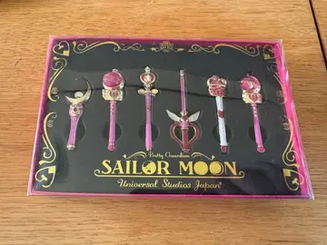 2018년 USJ 한정판 출시 세일러문 핑 배지