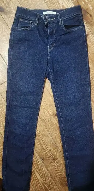 새상품급 Levi's 스키니 데님 W26 L30 워터리스