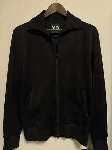 [새상품급] Y-3 트랙 자켓 백 로고 프린트 블랙