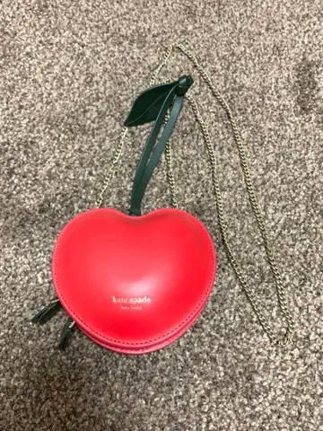 [미사용 새상품] 케이트 스페이드 체인 숄더백 체리 여성용