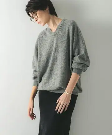 이번 시즌, 신상 택 포함 어반 리서치 울 100 V넥 루즈 소프트 니트