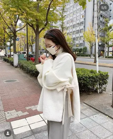 핏모어 화이트 퍼 베스트 노카라