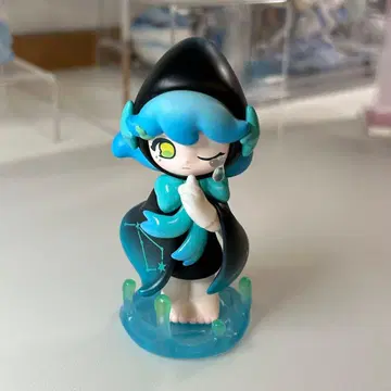 POPMART Azura Shhh -