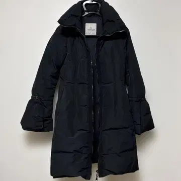 MONCLER 블랙 다운 자켓 미디 기장