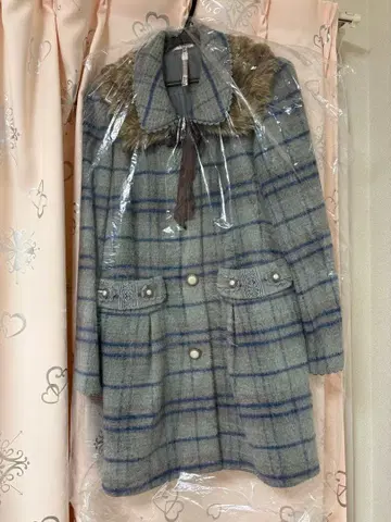 axes 퍼 달린 옷깃 그레이 파랑 체크 코트