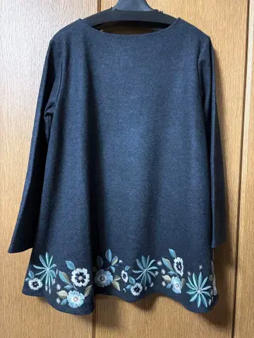 BEARDSLEY 비어즐리 꽃 자수 튜닉 풀오버