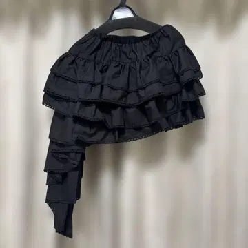 Bibiy. 프릴 장식 블랙 플레어 스커트