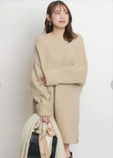 베이지 오버 사이즈 니트