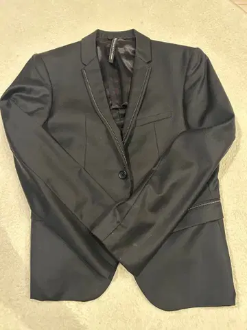 BLACK BARRETT 테일러드 자켓 블랙