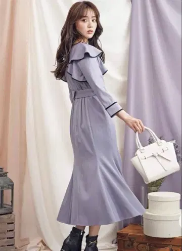 프릴 달린 라벤더 니트 원피스