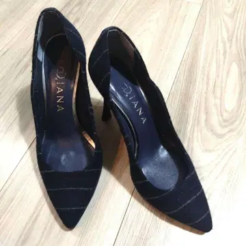 DIANA 네이비 스트라이프 펌프스