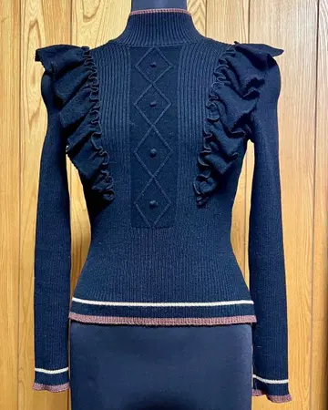 M'S GRACY 프릴 터틀넥 스웨터 38