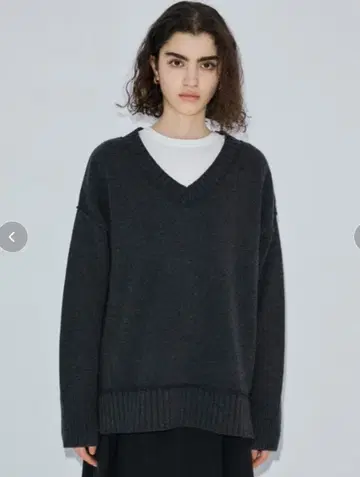 PUBLIC TOKYO 램스울 V넥 니트