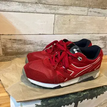 diadora N-9000 레드 스니커즈