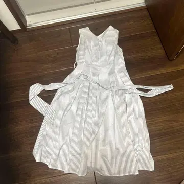 ROYAL PARTY 스트라이프 슬리브리스 원피스