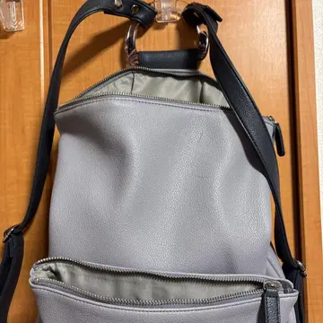 그레이 합성 피혁 숄더백