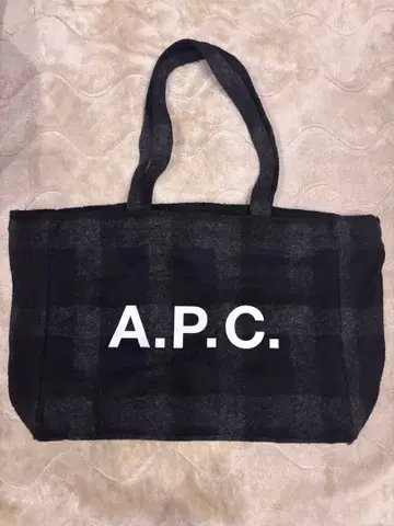 A.P.C. 아페쎄 백 체크 무늬