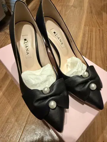DIANA 블랙 리본 펄 펌프스