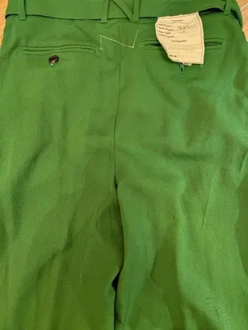 그린 컬러 벨트 포함 배기 와이드 팬츠