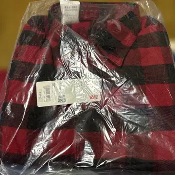유니클로 빨간색과 검은색 체크 무늬 플란넬 셔츠 XXL