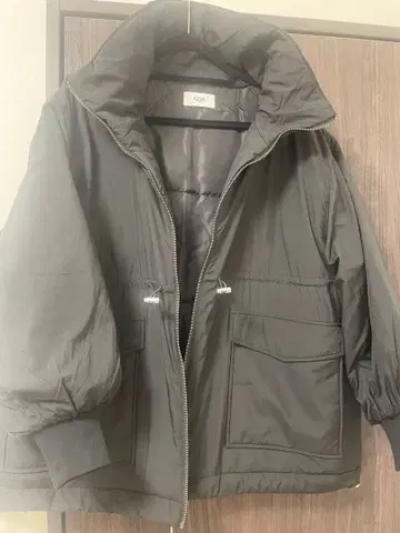 블랙 다운 자켓 볼륨 슬리브