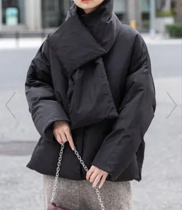 SENSE OF PLACE 머플러 부착 심리스 다운