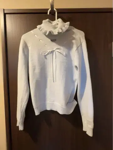 AnkR 프릴 넥 니트 긴팔