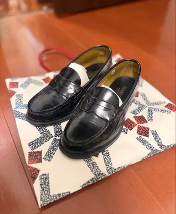 블랙 로퍼 학생