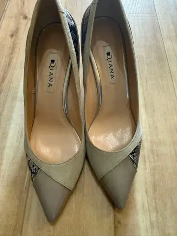 DIANA 스틸레토 하이힐