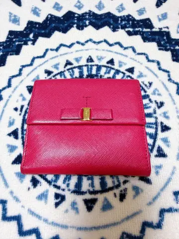 페라가모 핑크 이단 접이식 지갑