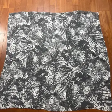 이타리야 레오파드 무늬 흑백 대형 스톨