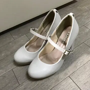 화이트 화이트 펌프스 스트랩 하이힐