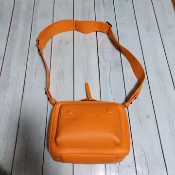 오렌지 합성 피혁 숄더백