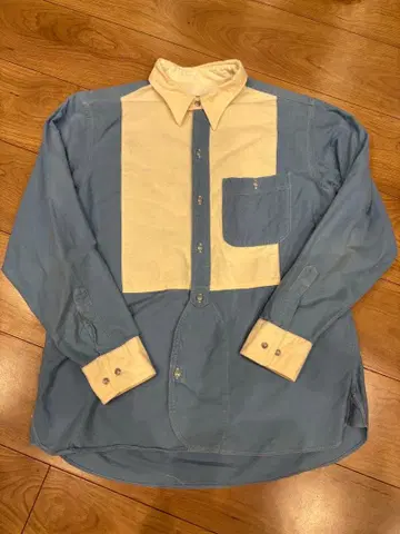 파랑과 베이지의 긴팔 셔츠