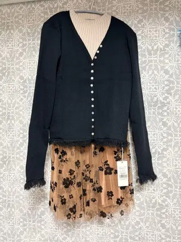 네이비 가디건 & 베이지 리브 니트