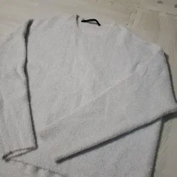 YECCA VECCA 라메 믹스 화이트 니트