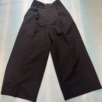 ETRE TOKYO 하이웨스트 블랙 와이드 팬츠 프론트 턱 포함